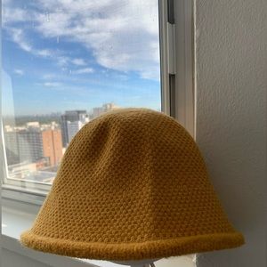 Tulip knit hat